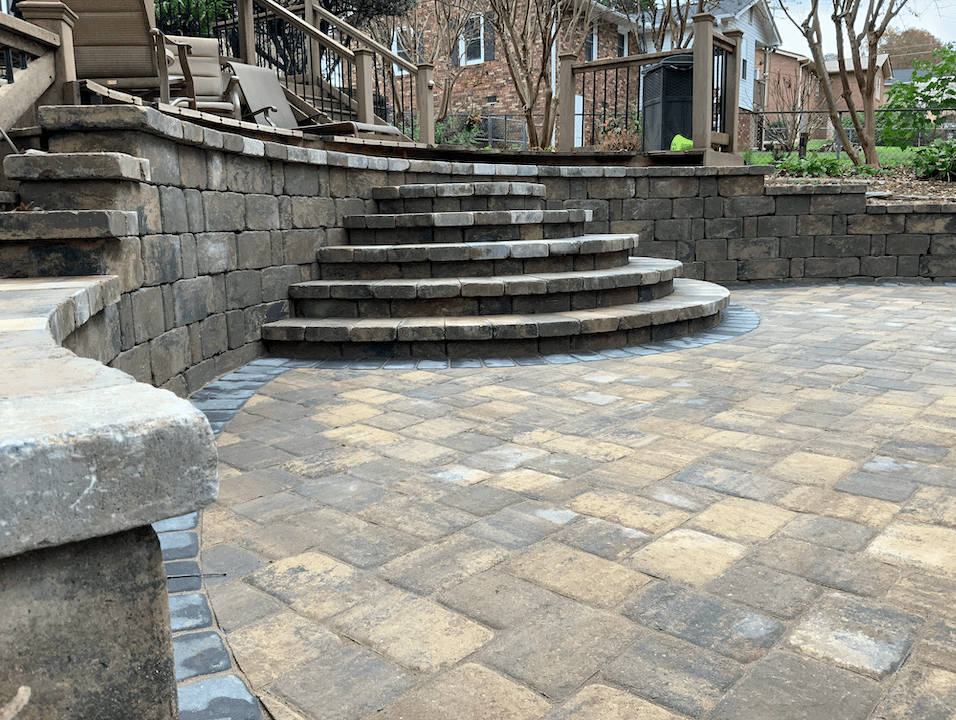 Retaining wall with steps