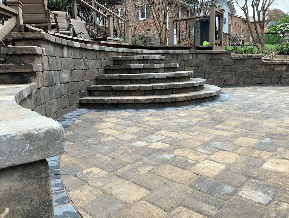 Retaining wall with steps